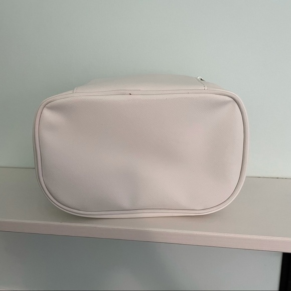 RAE Dunn NWT Essentials Toiletry Travel Bag - Picture 4 of 5